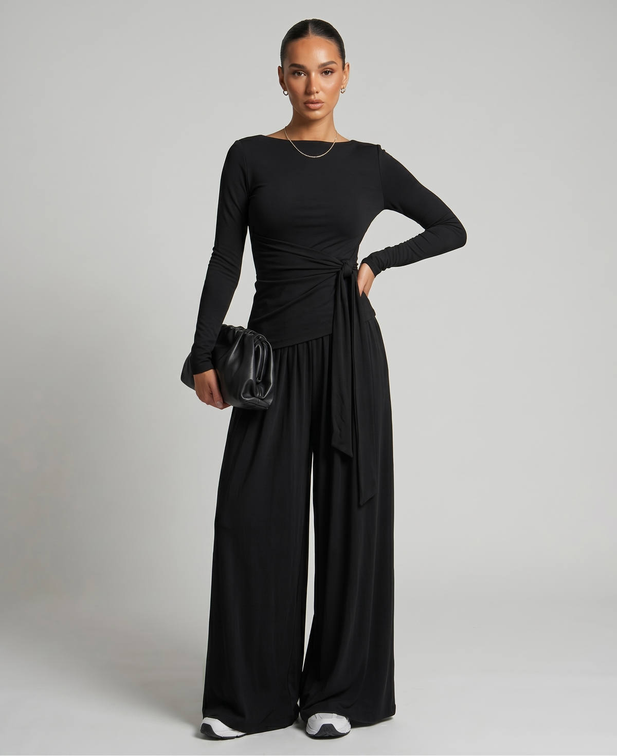 TWO-PIECE WITH KNOT-DETAIL