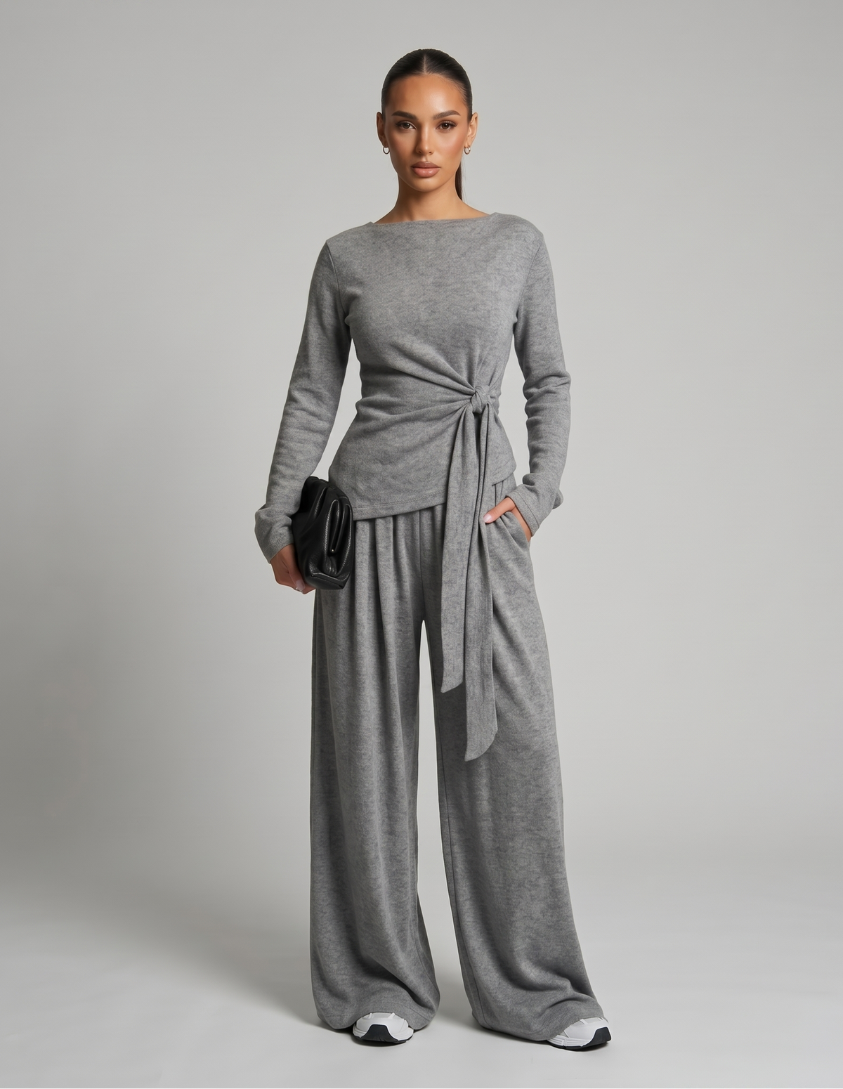 TWO-PIECE WITH KNOT-DETAIL